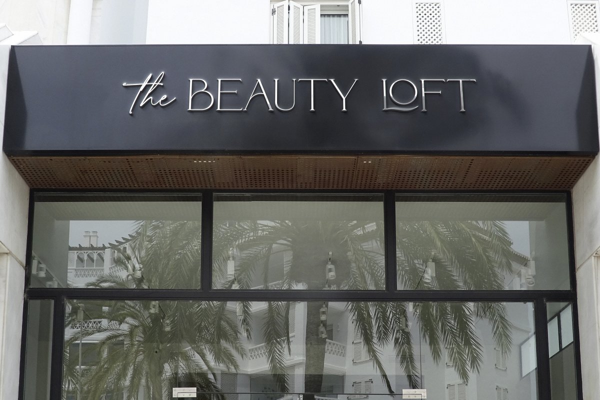 Adorn Story CLASSY DUO Font