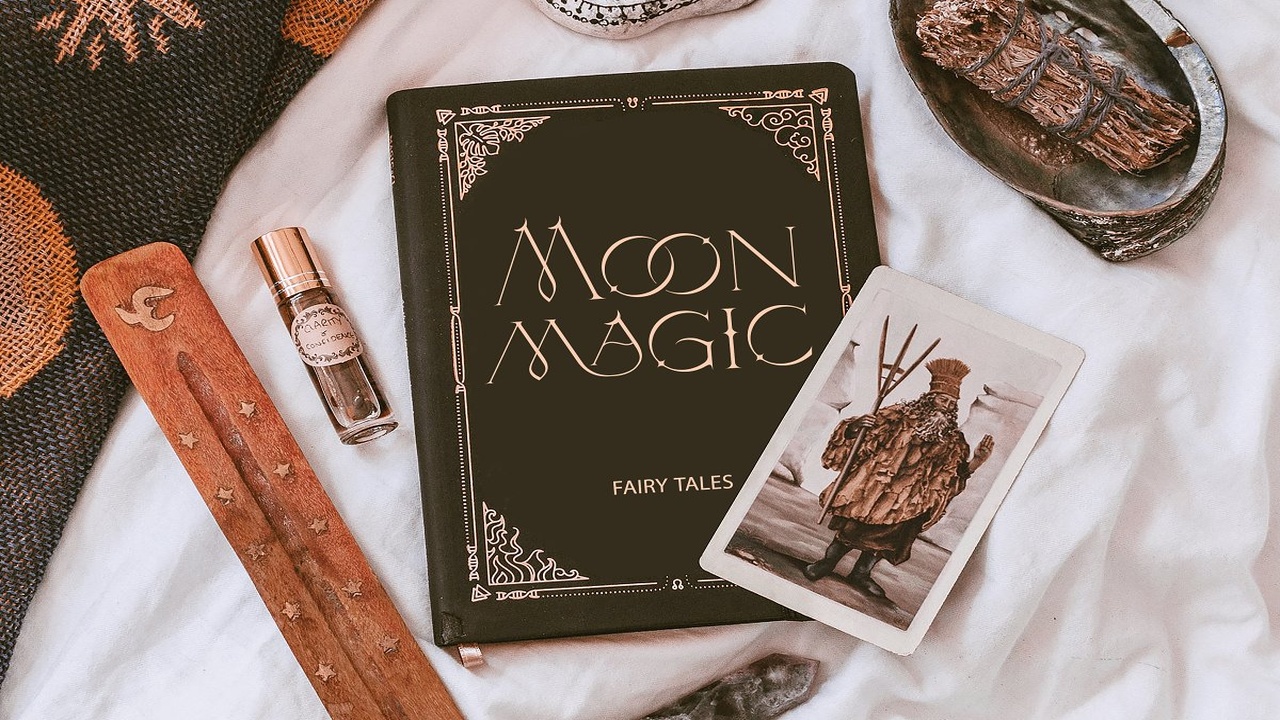 Le Tarot Celestial Serif Font