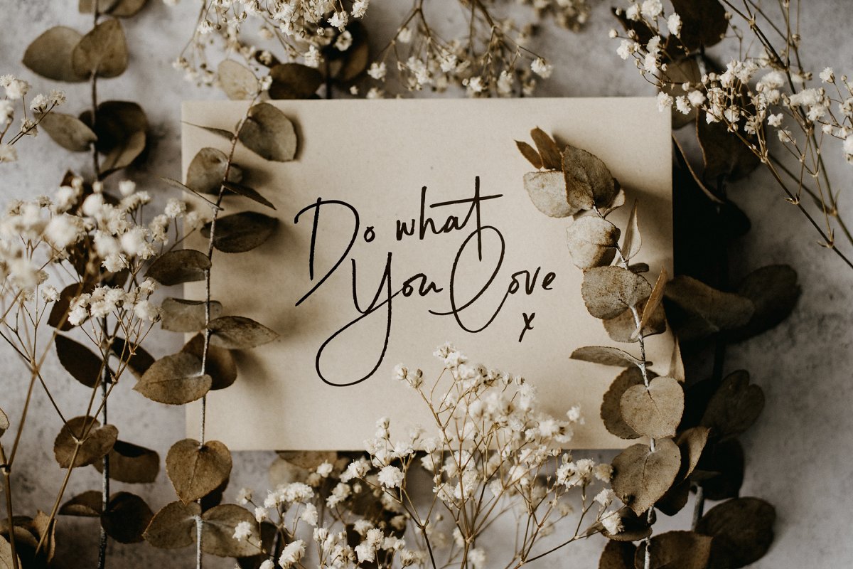 Lovelight Handwritten Font Free Download