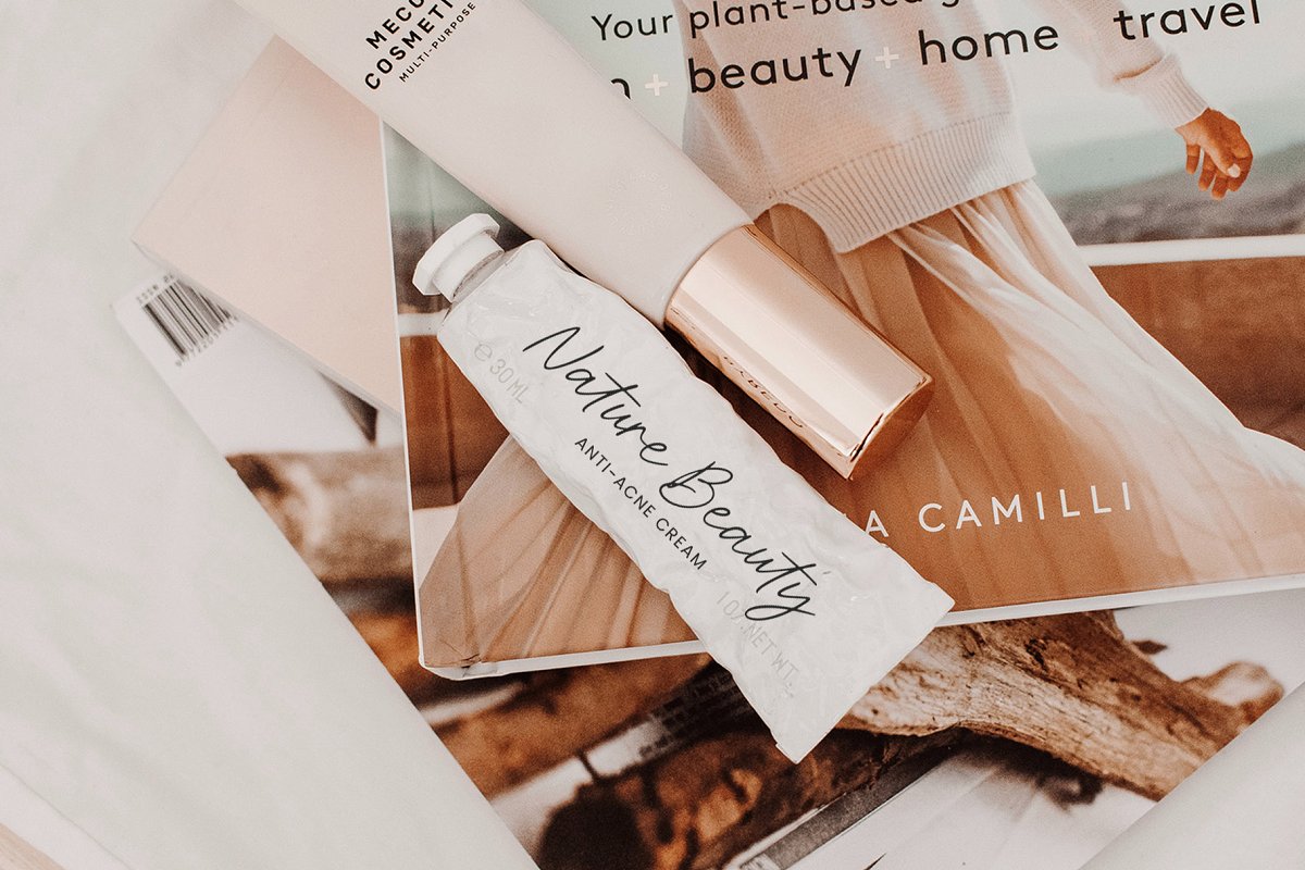 Roshely Casual Script Font Free Download