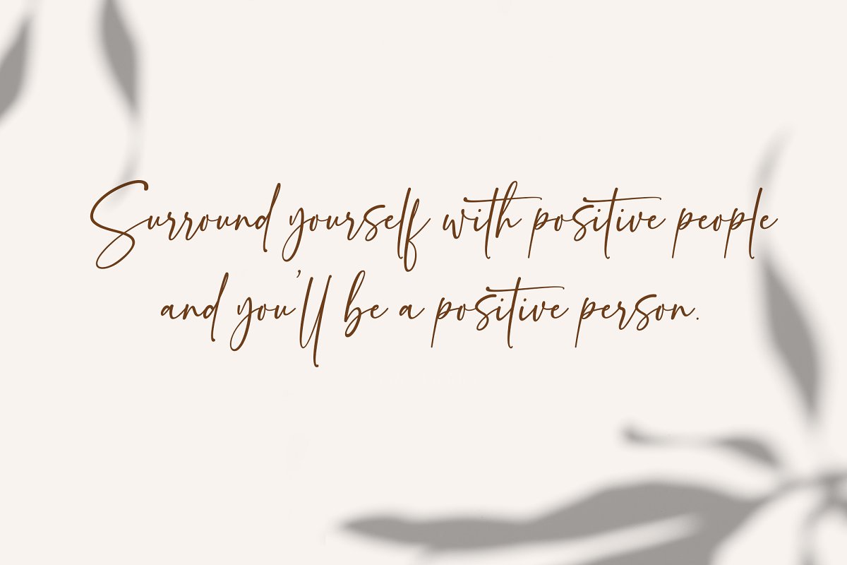 Serathine Handwritten Font