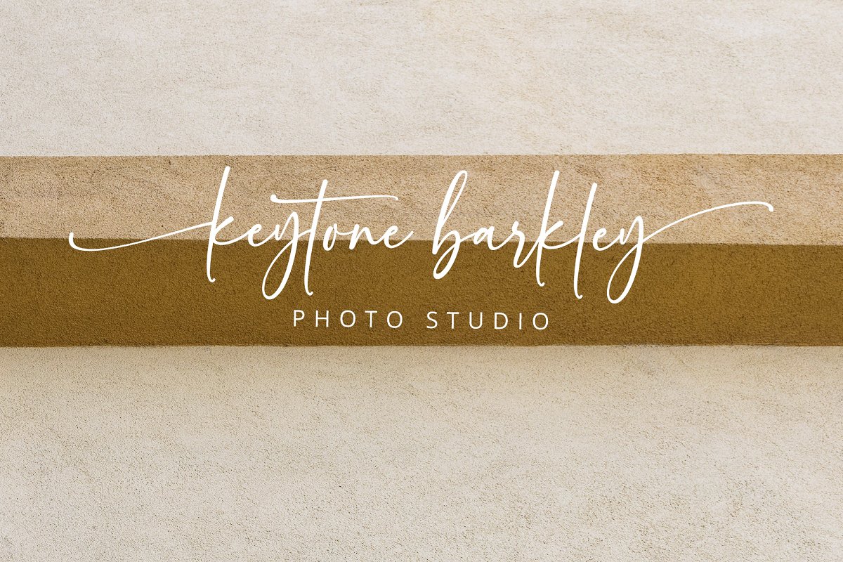 Serathine Handwritten Font